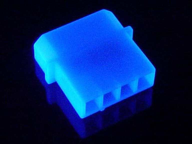 AC Ryan 4-pin Molex Male UV Blue image number 0