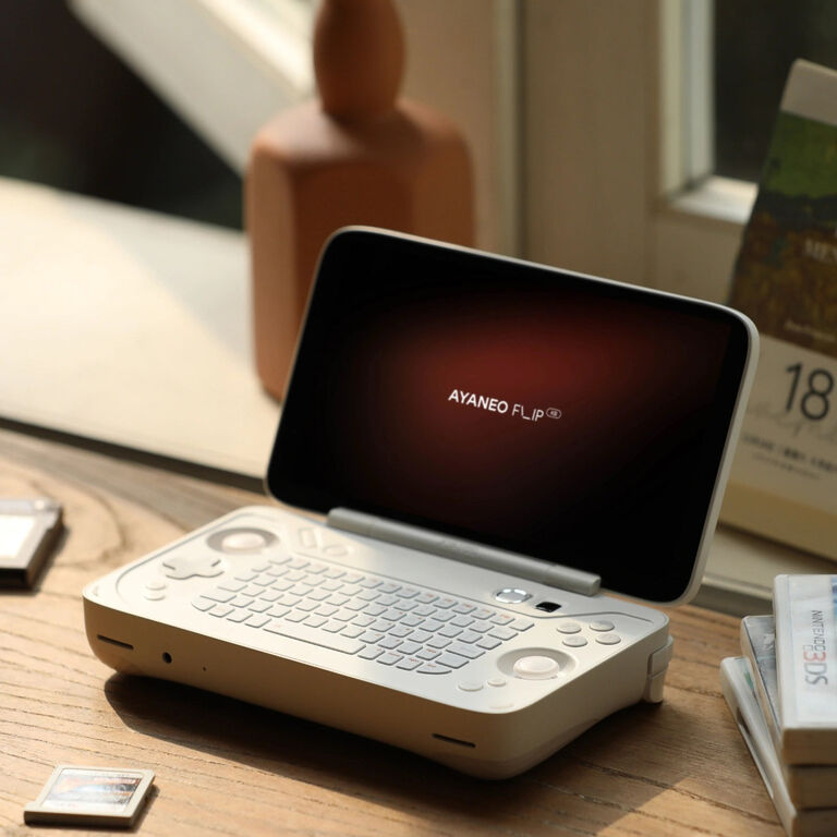 Ayaneo Flip KB Handheld Console - AMD Ryzen 7840U, 16 GB LPDDR5X, 512 GB SSD, Milky White image number 2