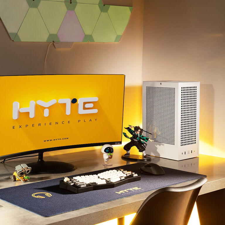 Hyte Revolt 3 Mini ITX - white image number 7